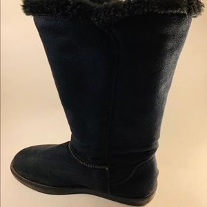 Black boots- flat, warming and cozy . Size 6